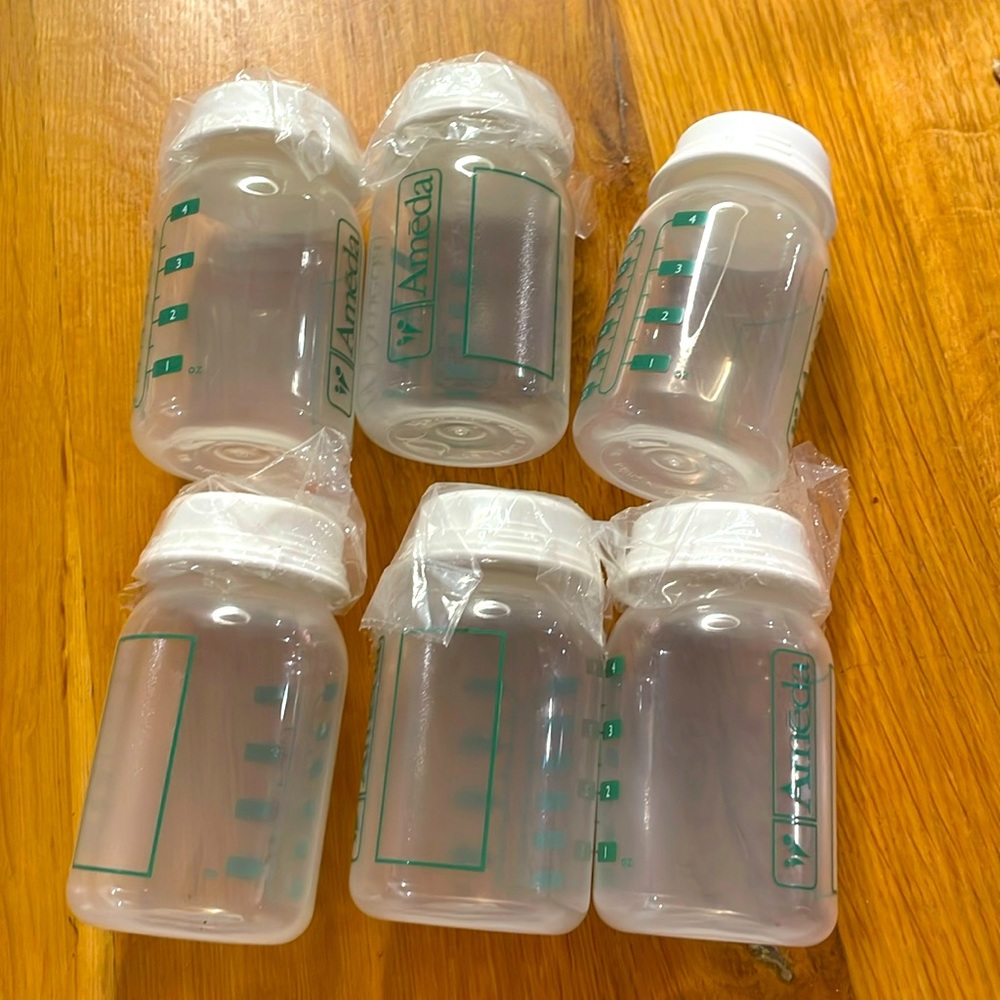 NEW 6 breastmilk storage bottle